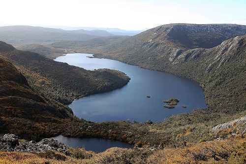 资料图片:这是2013年5月2日在澳大利亚塔斯马尼亚岛拍摄的摇篮山国家公园风光。新华社记者 徐俨俨 摄