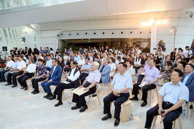 超越时空的对话：吴为山雕塑作品展艺术沙龙在凤凰中心举办