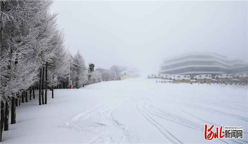 河北：雪后崇礼尽显冬奥小城静谧之美