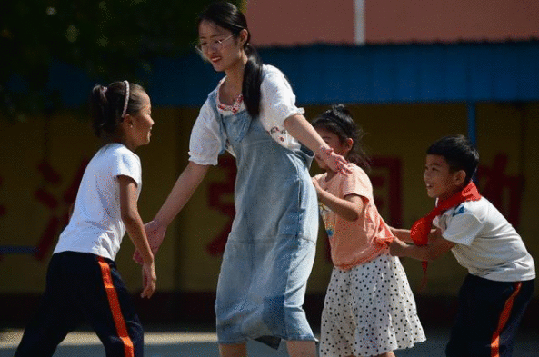 河北孟村：乡村小学迎来新老师