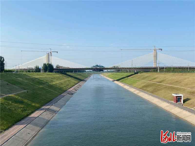 河北主跨最大矮塔斜拉桥南水北调特大桥实现合龙