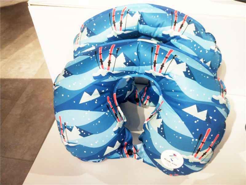 两家北京冬奥会户外类别特许商品自有渠道零售店在河北石家庄开业