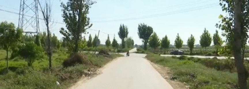 邯郸司机回家遇查酒驾 交警不进行酒精测试却让喝辛辣液体