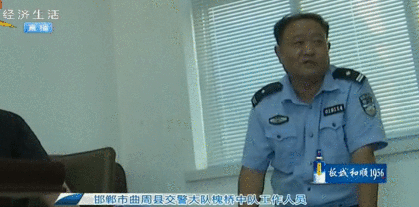 邯郸司机回家遇查酒驾 交警不进行酒精测试却让喝辛辣液体