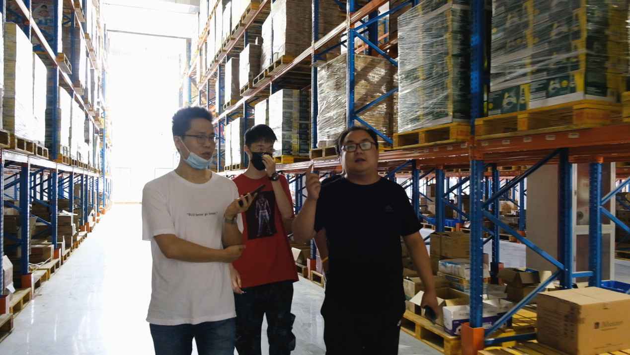 ​日薪万元的苏宁国际首席体验官行程曝光：探秘宁波保税仓