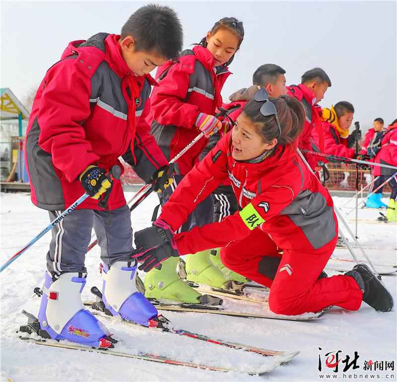 破解加快冰雪运动发展“三问”｜冰雪师资力量缺口咋补齐