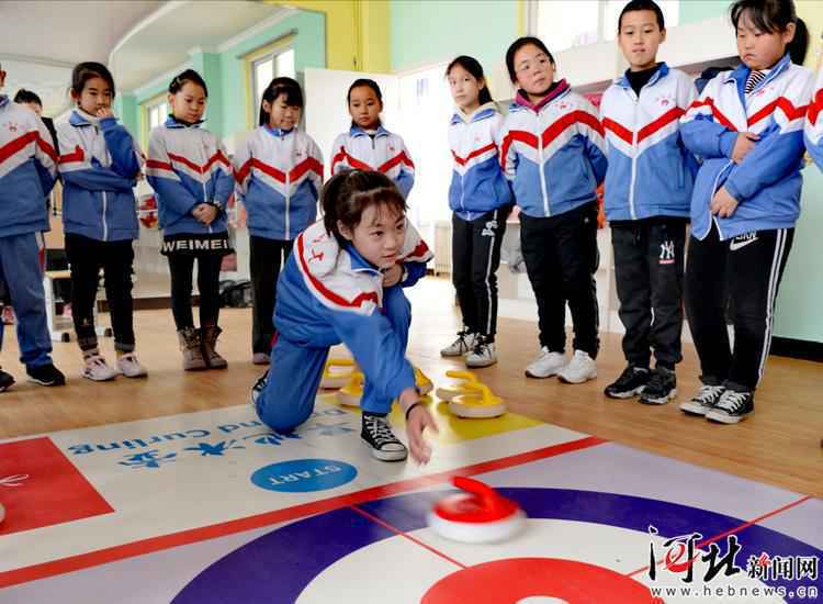 【破解加快冰雪运动发展“三问”②】冰雪运动人口“塔基”咋夯实