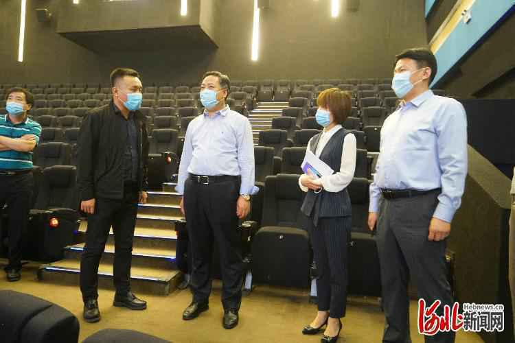 左手筹划排片右手部署消毒 国庆档蓄势待发