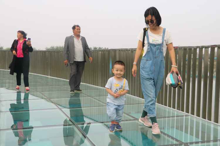 河北宁晋：迎“双节” 北部新区“三园”开园