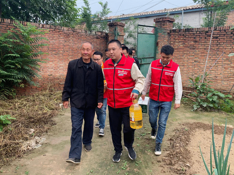 国网河北建设公司：庆国庆迎中秋送温暖 特高压共产党员服务队在行动