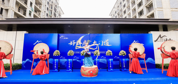 一城聚焦 不负久候 | 让山大门景观示范区惊艳绽放