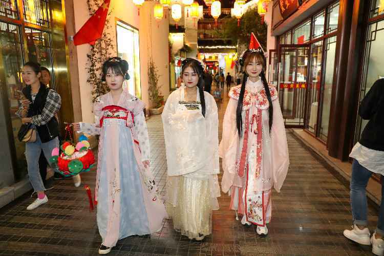 “水韵江苏 惠享生活“大型融媒体采风活动——夜游南京 品味魅力古城