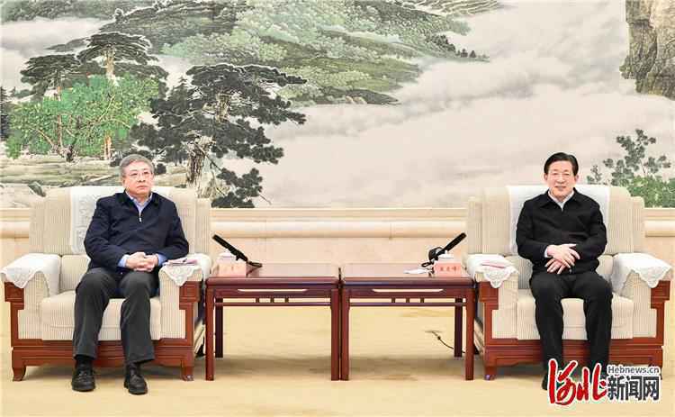 王东峰与全国脱贫攻坚先进事迹巡回报告团举行工作座谈