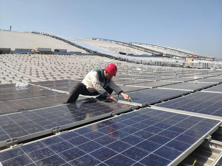 雄安高铁站顶的“一抹绿”——记国网河北建设公司保定中心项目部电气监理师裴滨涛