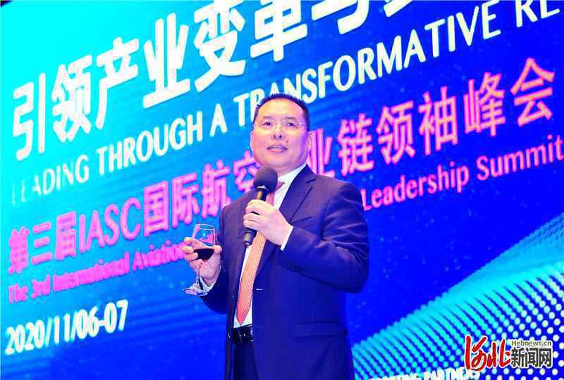 跟企业老总一块儿逛“进博”｜王建军：发力临空经济 共享未来商机