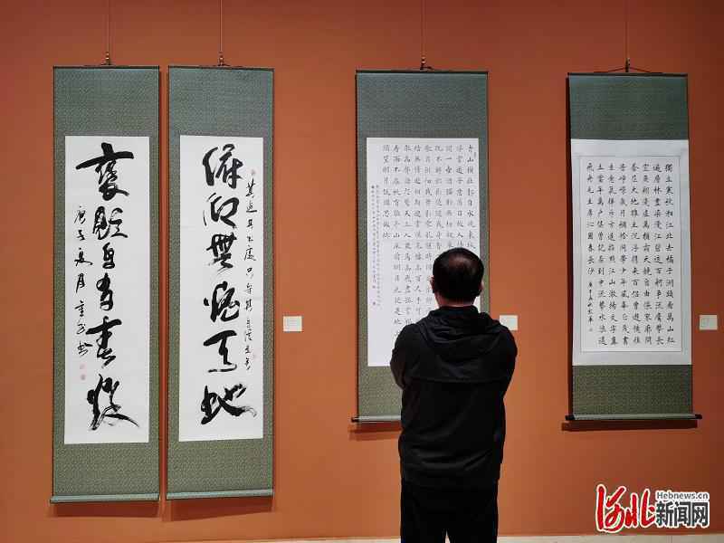 “河北省首届文艺志愿者书画作品展”15日在石家庄美术馆开幕