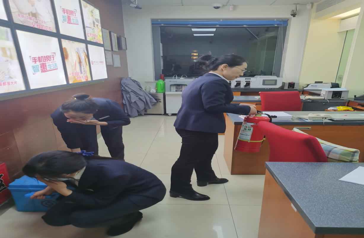 中国银行围场支行开展安保应急预案演练活动