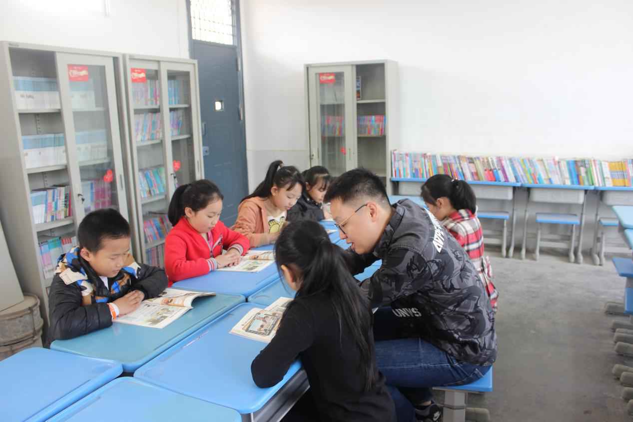 ​中信银行扶贫故事:10年支教12000小时