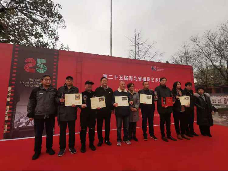 摄影艺术展走进“网红村”