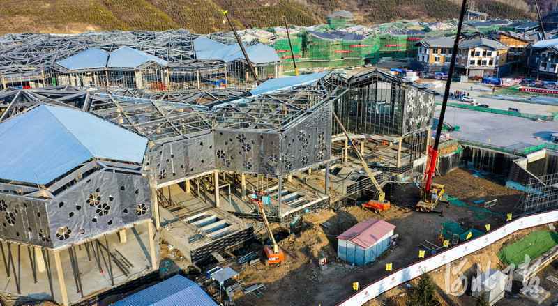 河北张家口：冬奥小镇建设忙