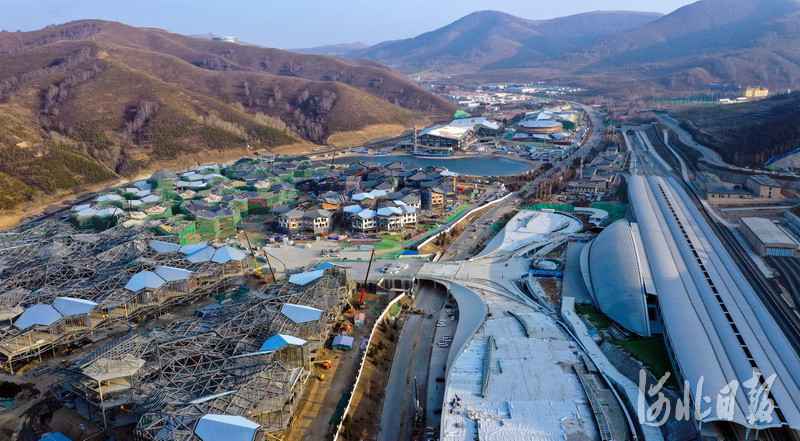 河北张家口：冬奥小镇建设忙