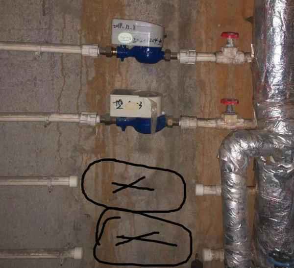 邯郸一小区业主给物业送“锦旗”：干啥啥不行 收钱第一名