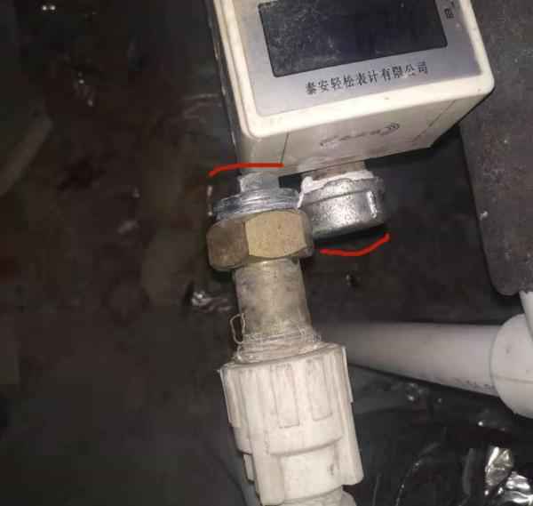 邯郸一小区业主给物业送“锦旗”：干啥啥不行 收钱第一名