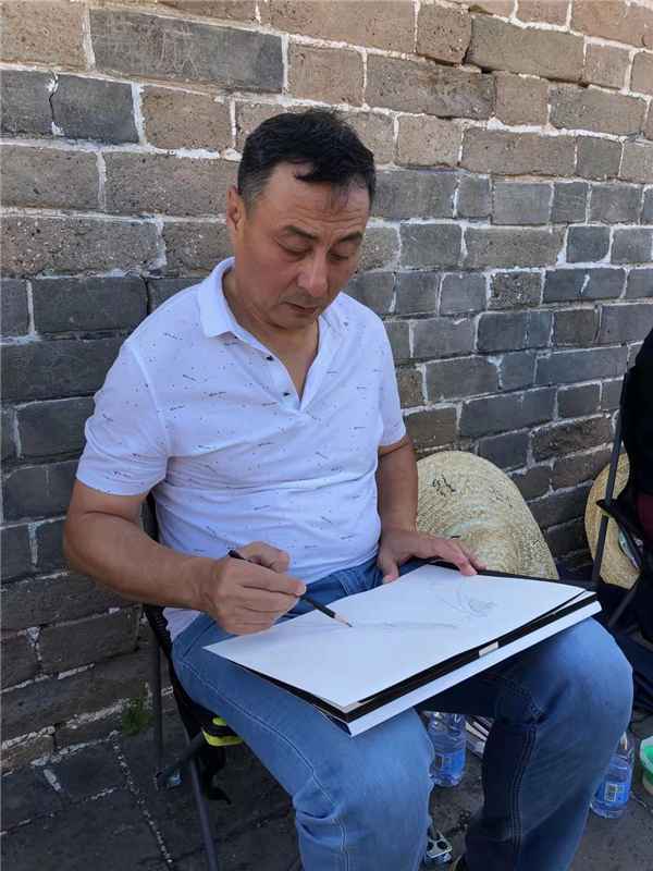 佳作 | 品美术家笔下长城的龙游之气与艺术之美