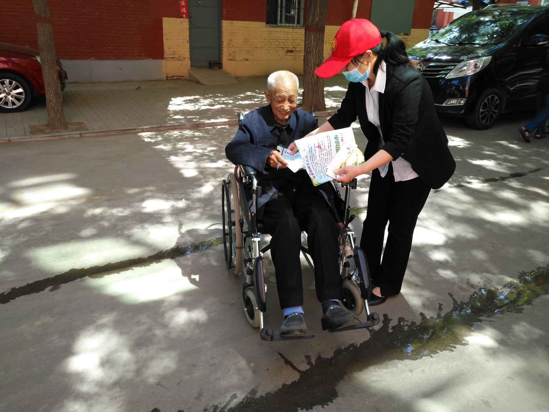 中行邢台市桥西支行开展整治拒收人民币现金宣传活动