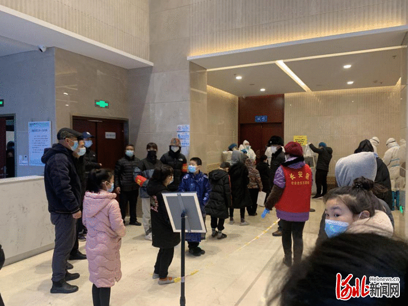 河北省杂技团演职人员投入到社区志愿者队伍