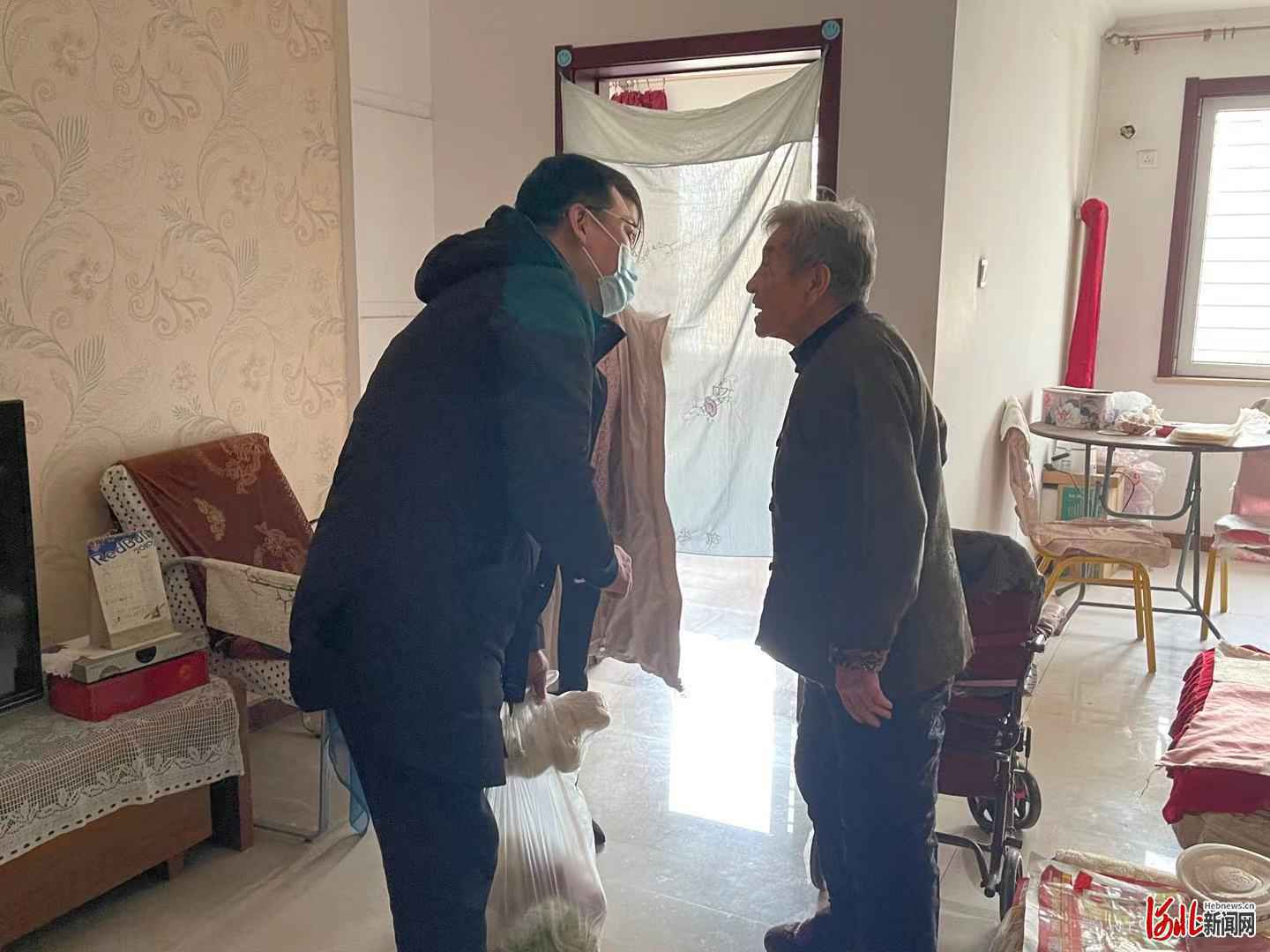 石家庄：因疫情封闭的小区 有这些温暖的画面