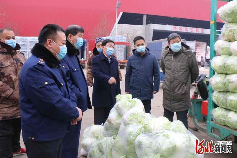 邯郸市市场监管局党组书记吴从江到蔬菜批发市场督导疫情防控和稳价保供工作