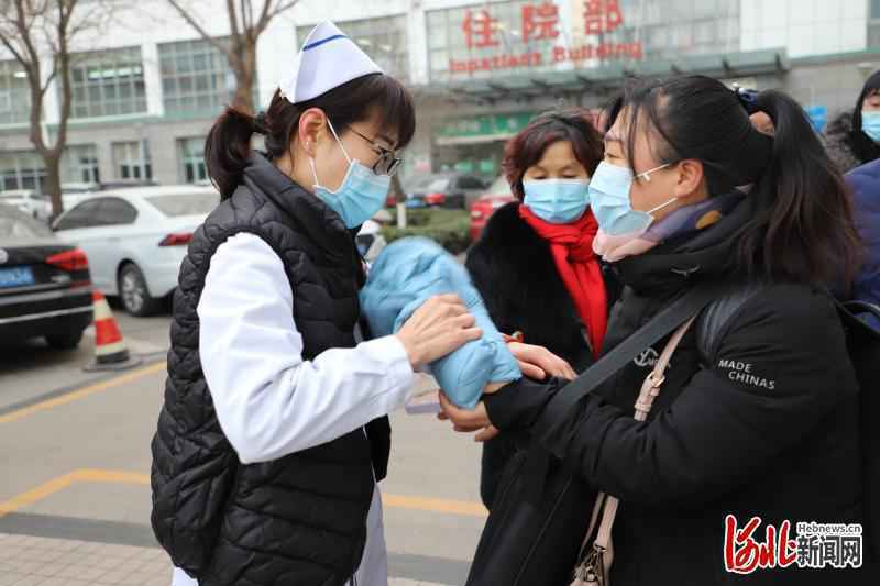 河北省人民医院专车无偿护送出院患者回家