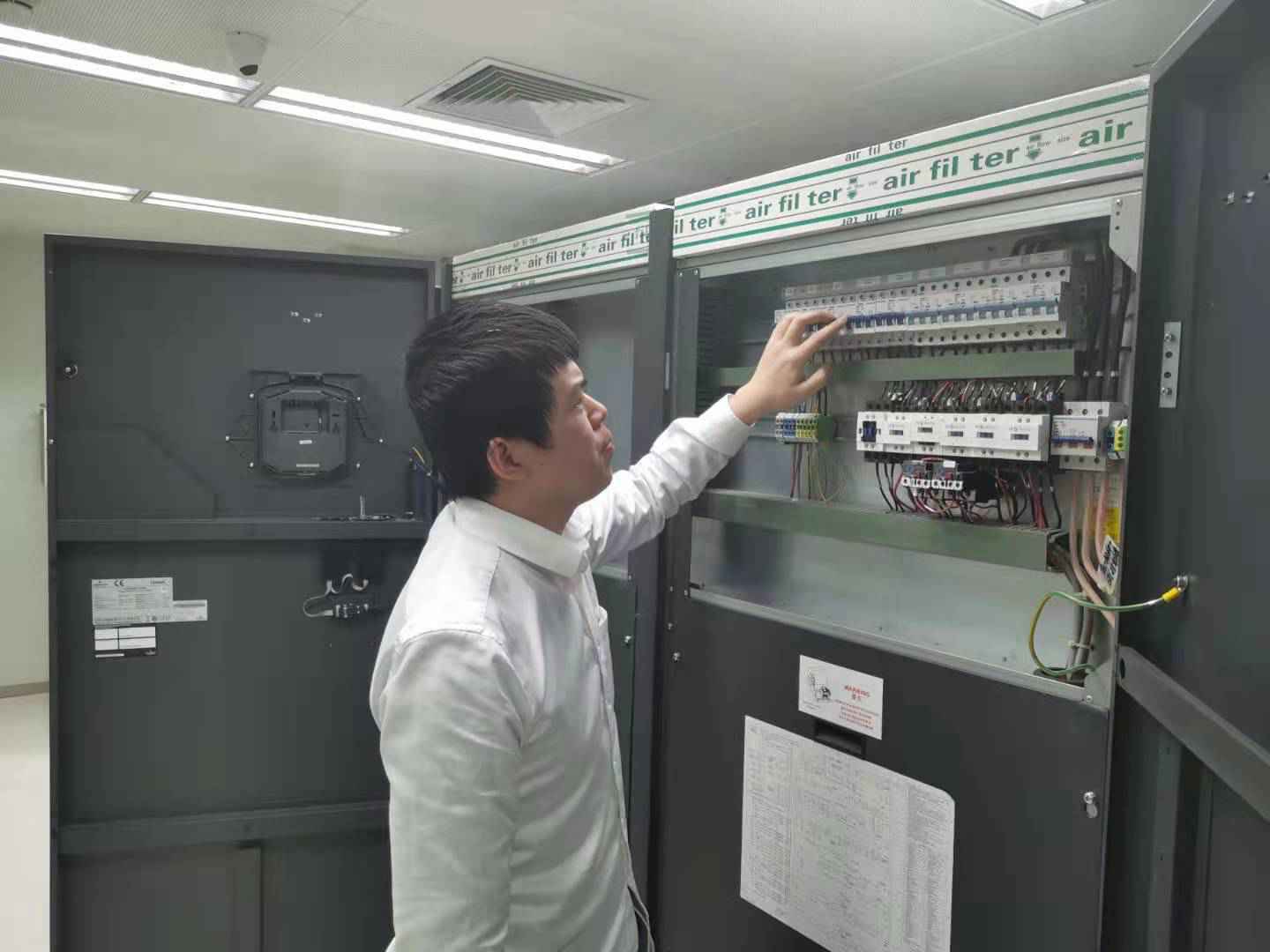 爱一座城献一片情 ——民生银行石家庄分行党员干部积极投身抗疫工作