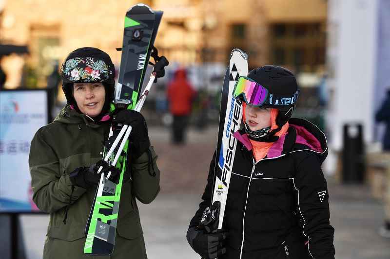 河北崇礼：冰雪运动火热迎冬奥
