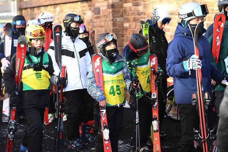 河北崇礼：冰雪运动火热迎冬奥