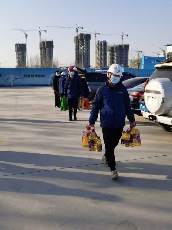 就地过大年，民生送温暖
