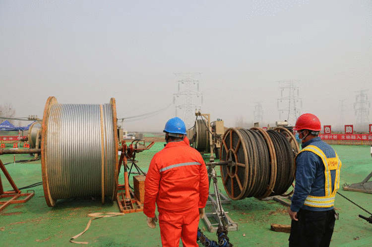 雄东500千伏线路工程开展导地线展放首牵试点