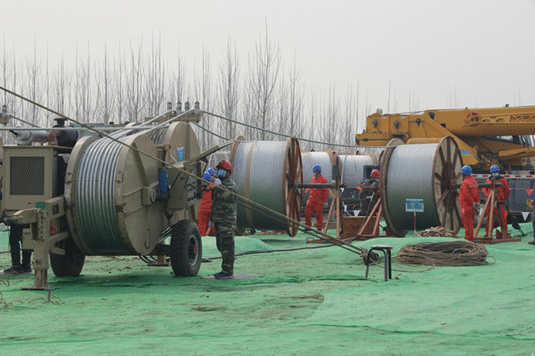 雄东500千伏线路工程开展导地线展放首牵试点