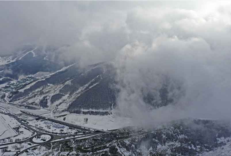 宛若仙境！雪后崇礼群山云雾缭绕，组图来了