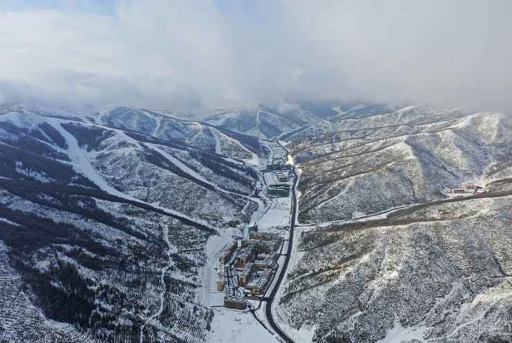 宛若仙境！雪后崇礼群山云雾缭绕，组图来了
