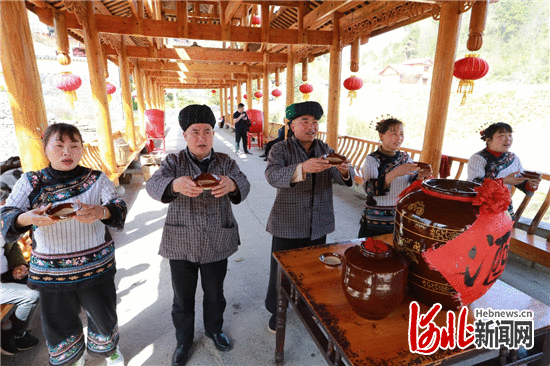 探访文旅扶贫的“竹山模式” 全国网媒见证深山苗寨蝶变“网红”