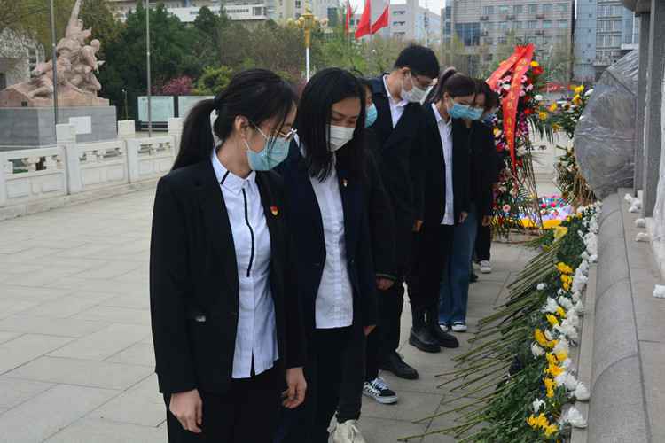 中建二局土木集团路桥分公司：铭党史 忆先烈 祭清明