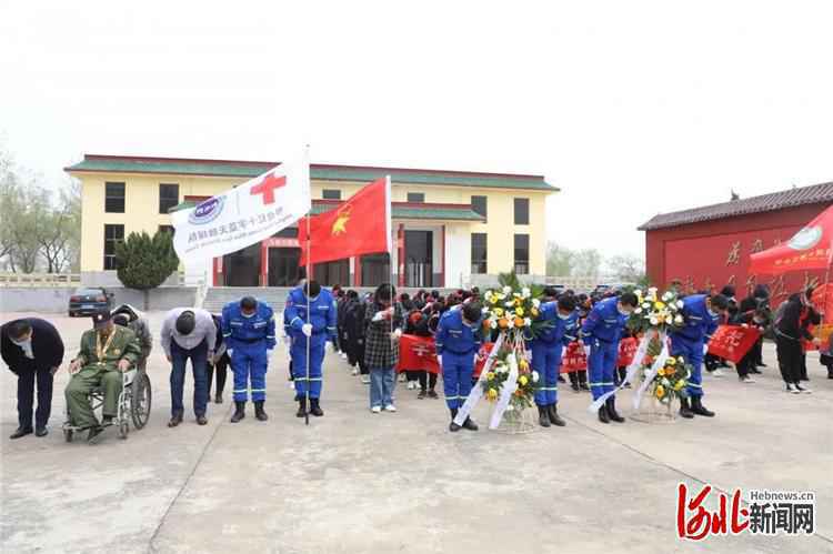 河北清河县举行祭扫烈士陵园等志愿活动