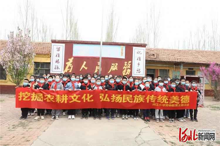 河北清河县举行祭扫烈士陵园等志愿活动