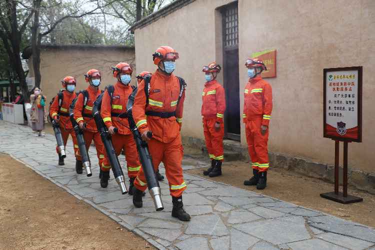 西柏坡消防救援站联合吉林森林消防驻防队伍全力守护清明节期间景区消防安全