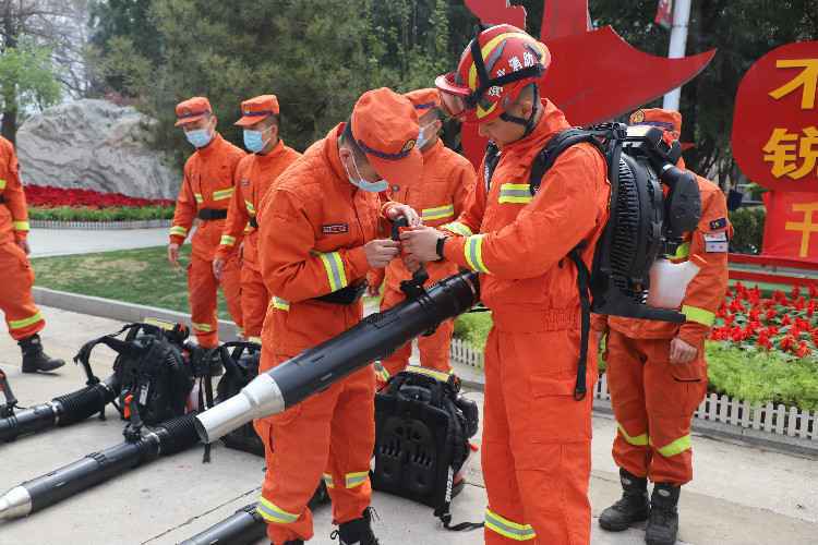 西柏坡消防救援站联合吉林森林消防驻防队伍全力守护清明节期间景区消防安全