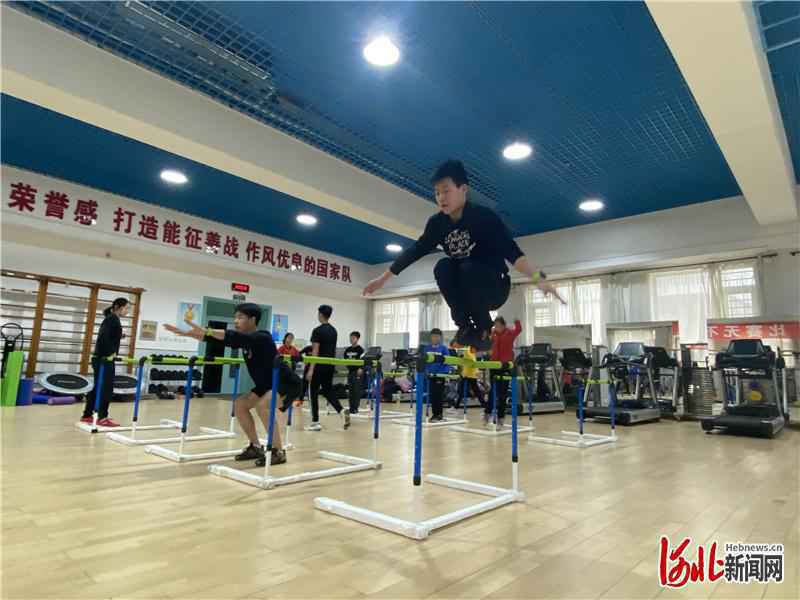 冬奥筹办一线劳动者剪影：