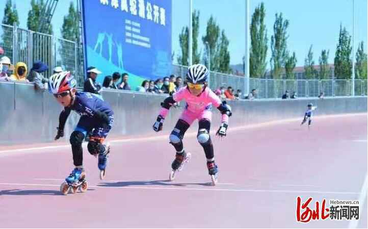 京津冀轮滑公开赛在河北承德激情开赛
