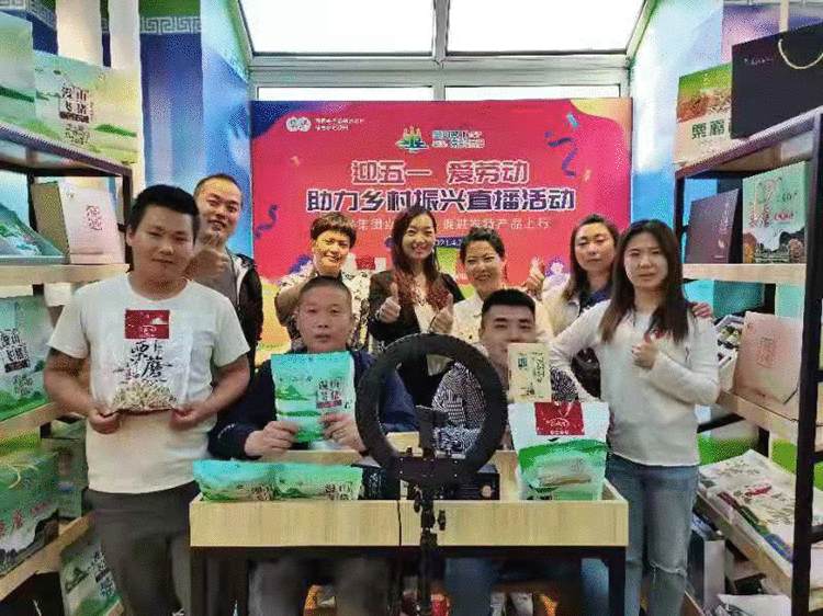 灵寿县开展“迎五一，爱劳动，助力乡村振兴”直播活动